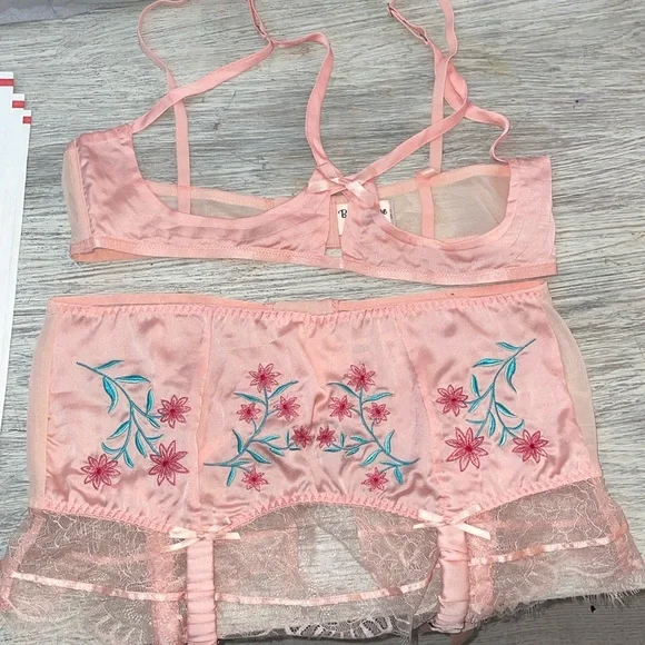 NWOT Bettie Page x playful promises satin bra and garter belt retro size 14 10 L - Picture 1 of 12